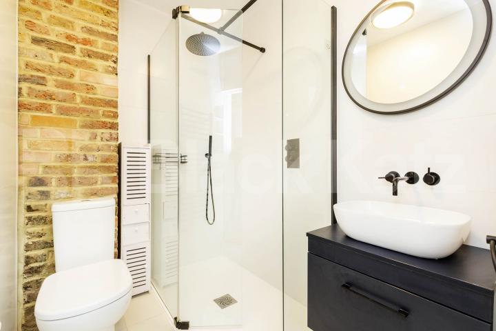 A beautiful 2 bedroom property set within a stunning period conversion  Hanley Road , Finsbury Park